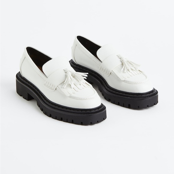 H&M Shoes - H&M Black/White Chunky Loafers Platform Sole & Tassel Detail Slip On Size 37 (6)